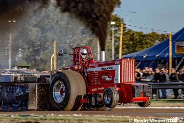 Bewogen start van het Tractorpulling weekend in Halsteren.